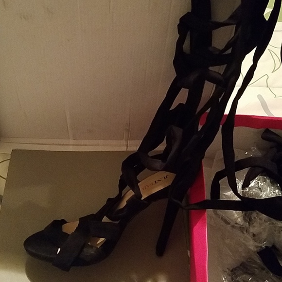 OPEN TOE LACE UP HEELS🤩 - Picture 2 of 2